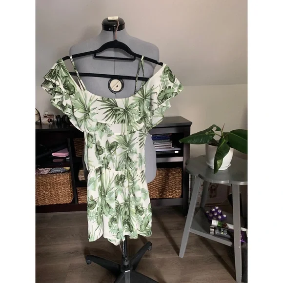 Fashion Nova Romper - Picture 1 of 3